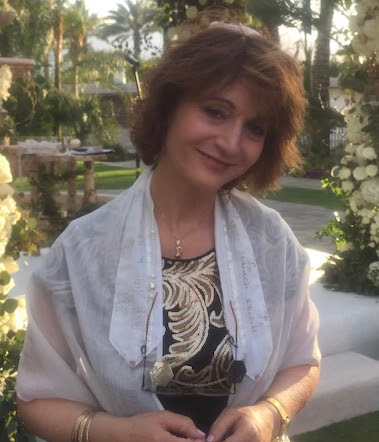 Rabbi Tsipora Gabai performing a ceremony